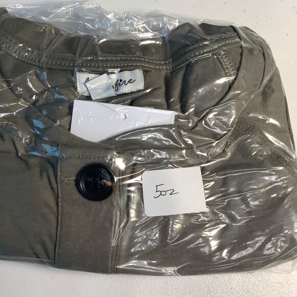 🌿 NWT Love Fire Top – Women’s Small – Olive Green w/ Big Button Detail - Picture 8 of 8